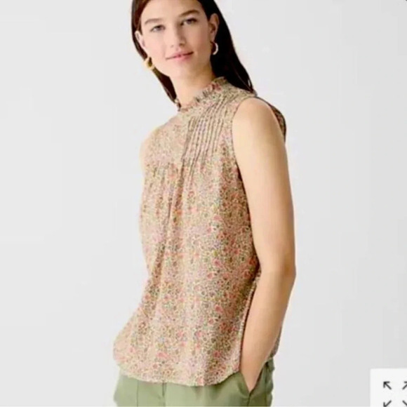 J. Crew Pintuck Cotton Poplin Top in Scattered Blooms
Sz XS - Picture 2 of 6